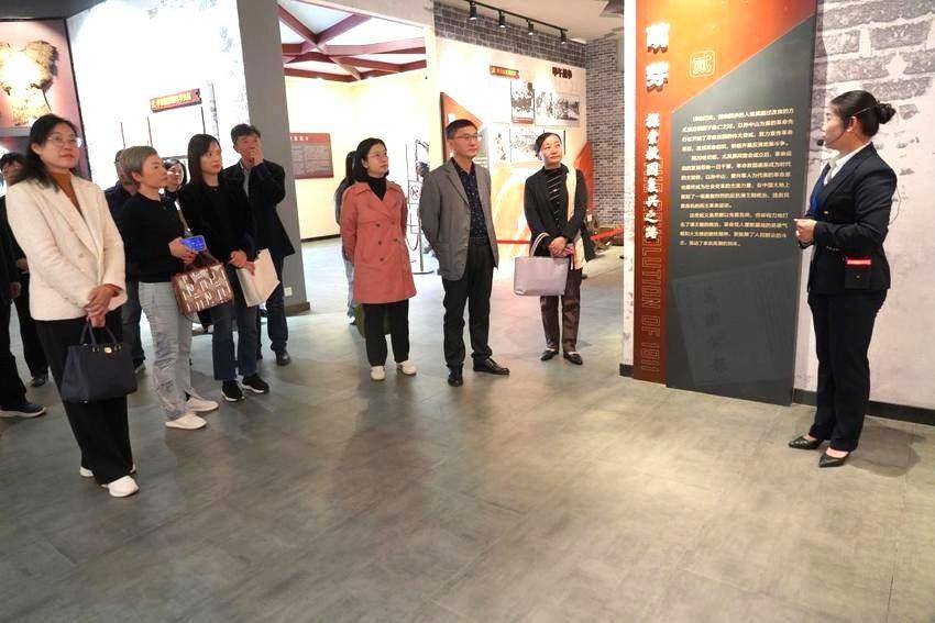 标题：省委讲师团、英国威廉集团赴华容区开展“大思政课”“百马行动”观摩宣讲活动.docx